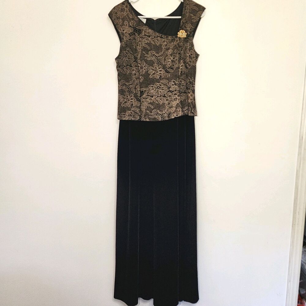 Patra Black Velvet Evening Gown Maxi Dress Sleeveless Brooch Size 12